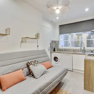 143 La Francaise, Apt, , Paris France